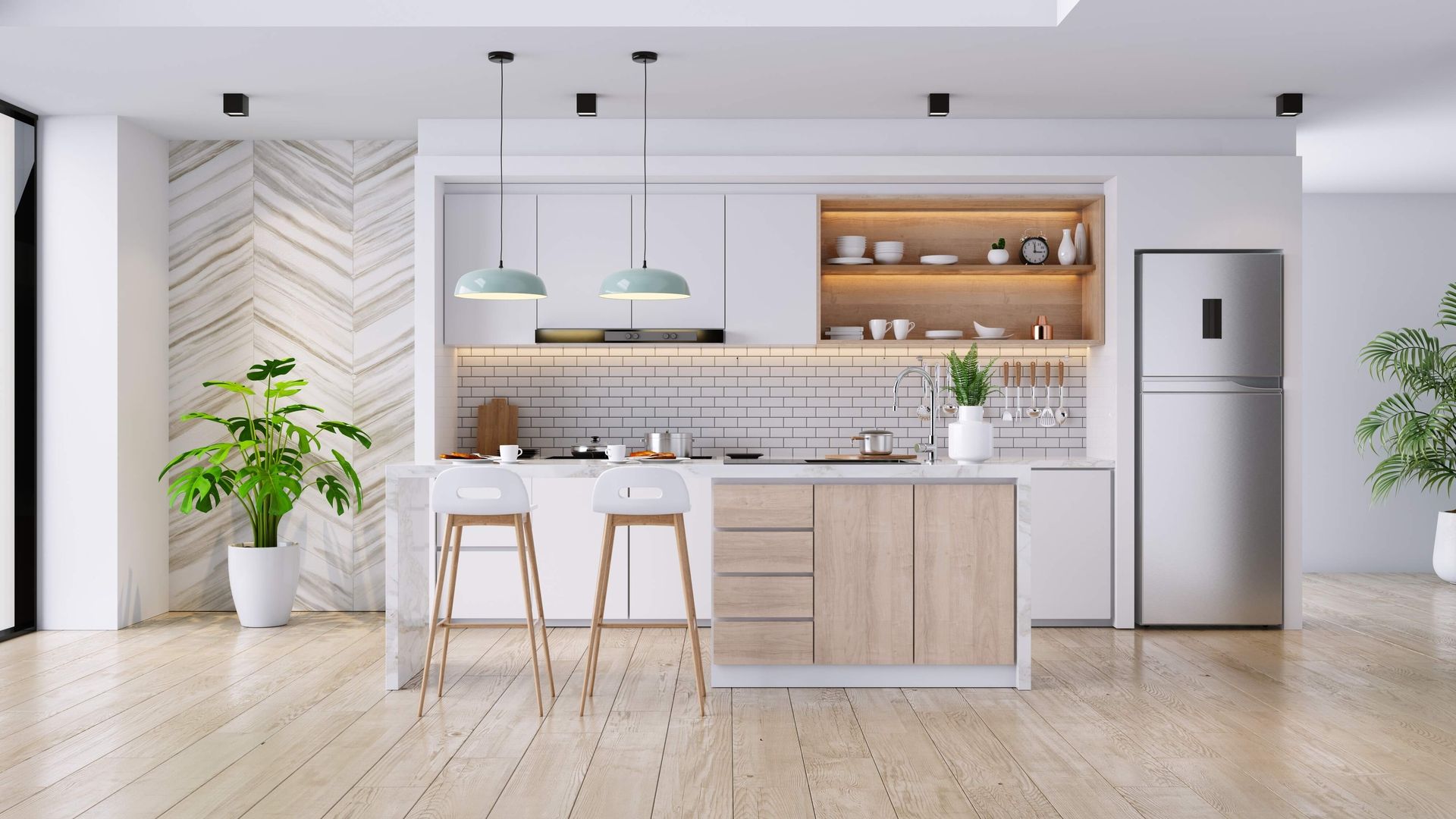Neue weiße Küche mit Holzschränken